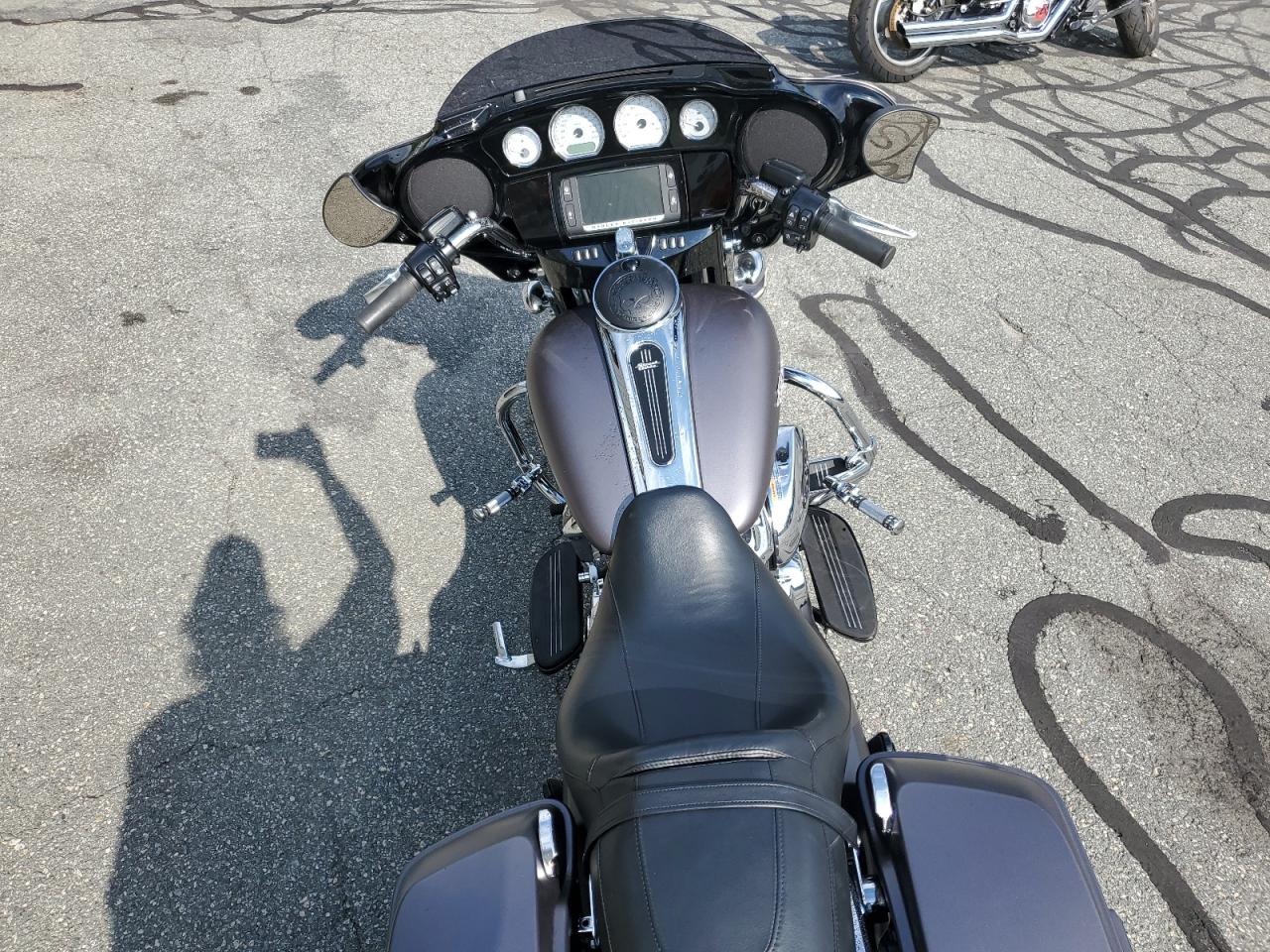 2017 Harley-Davidson Flhxs Street Glide Special VIN: 1HD1KRC18HB617815 Lot: 62714995