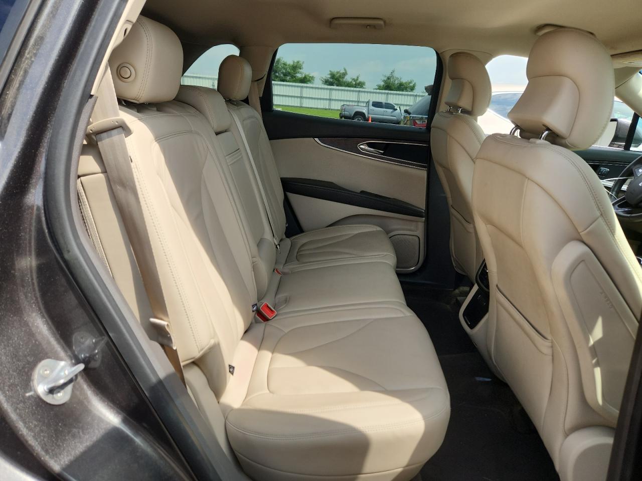 2lmpj8kr7hbl35143 2LMPJ8KR7HBL35143 2017 Lincoln Mkx Select