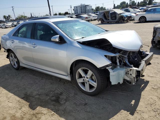  TOYOTA CAMRY 2014 Srebrny