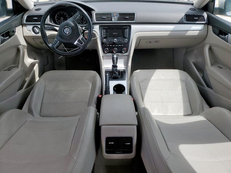  VOLKSWAGEN PASSAT 2013 Серебристый