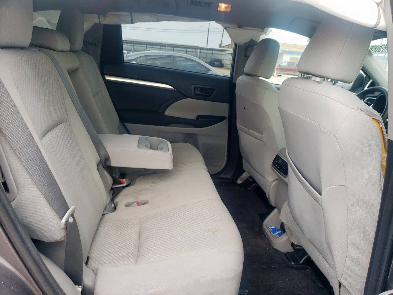 2018 Toyota Highlander Le VIN: 5TDZARFH0JS041264 Lot: 64951985