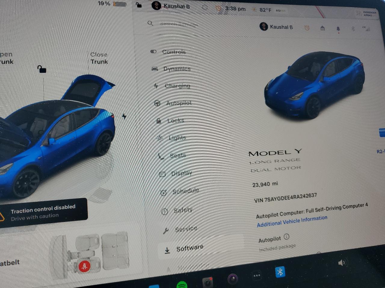 2024 Tesla Model Y VIN: 7SAYGDEE4RA242637 Lot: 64983985