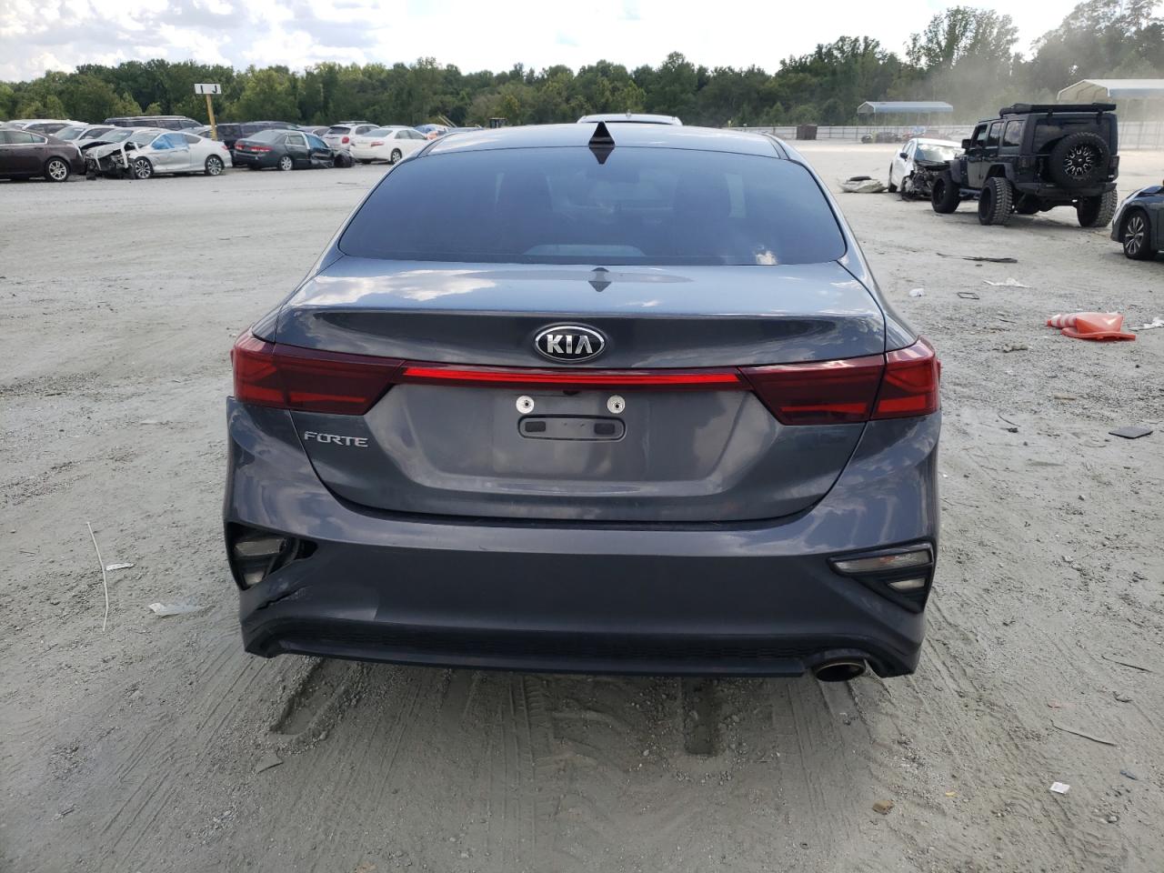 3KPF24AD9ME389098 2021 Kia Forte Fe