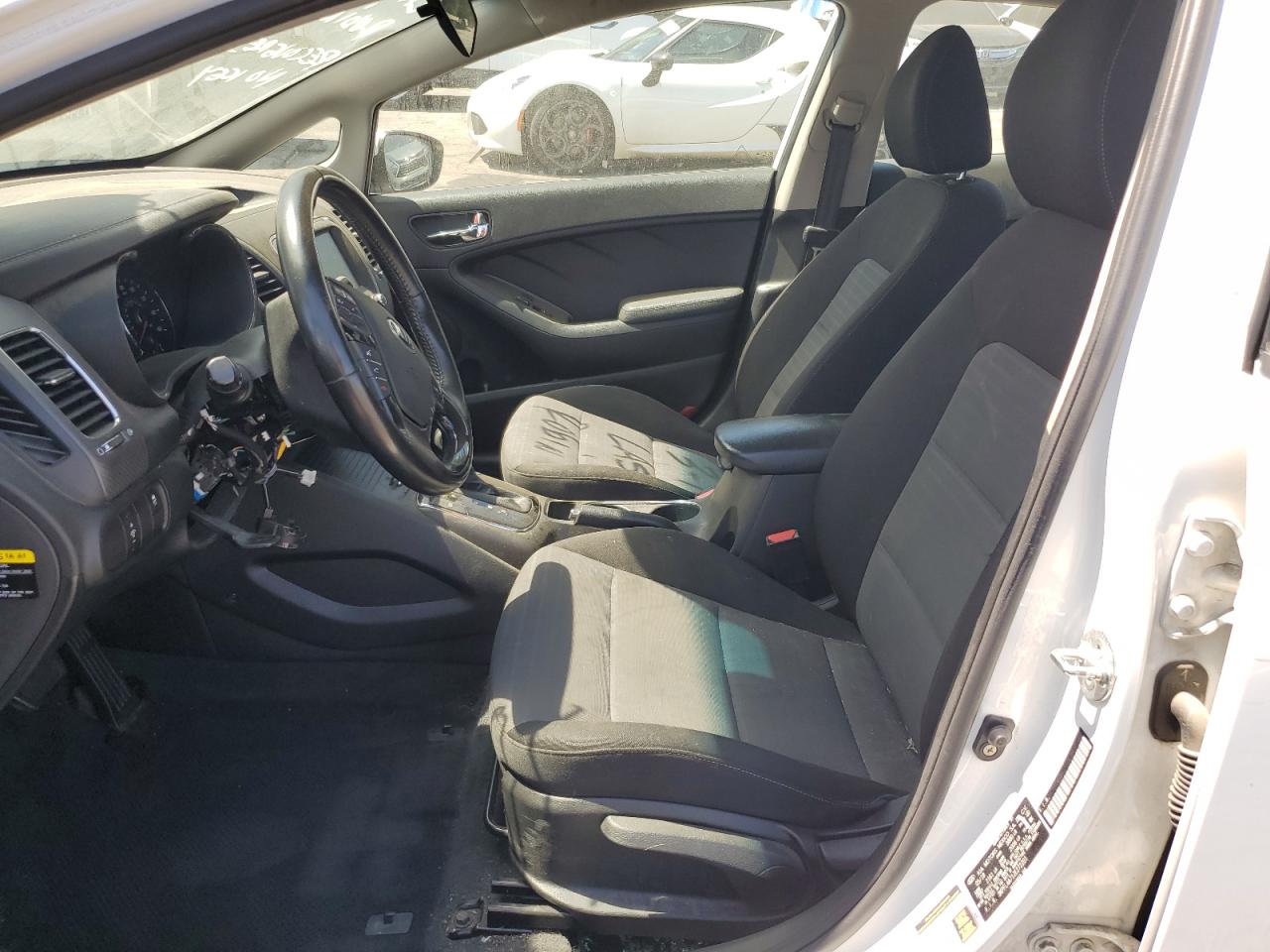 3KPFL4A71JE272201 2018 Kia Forte Lx