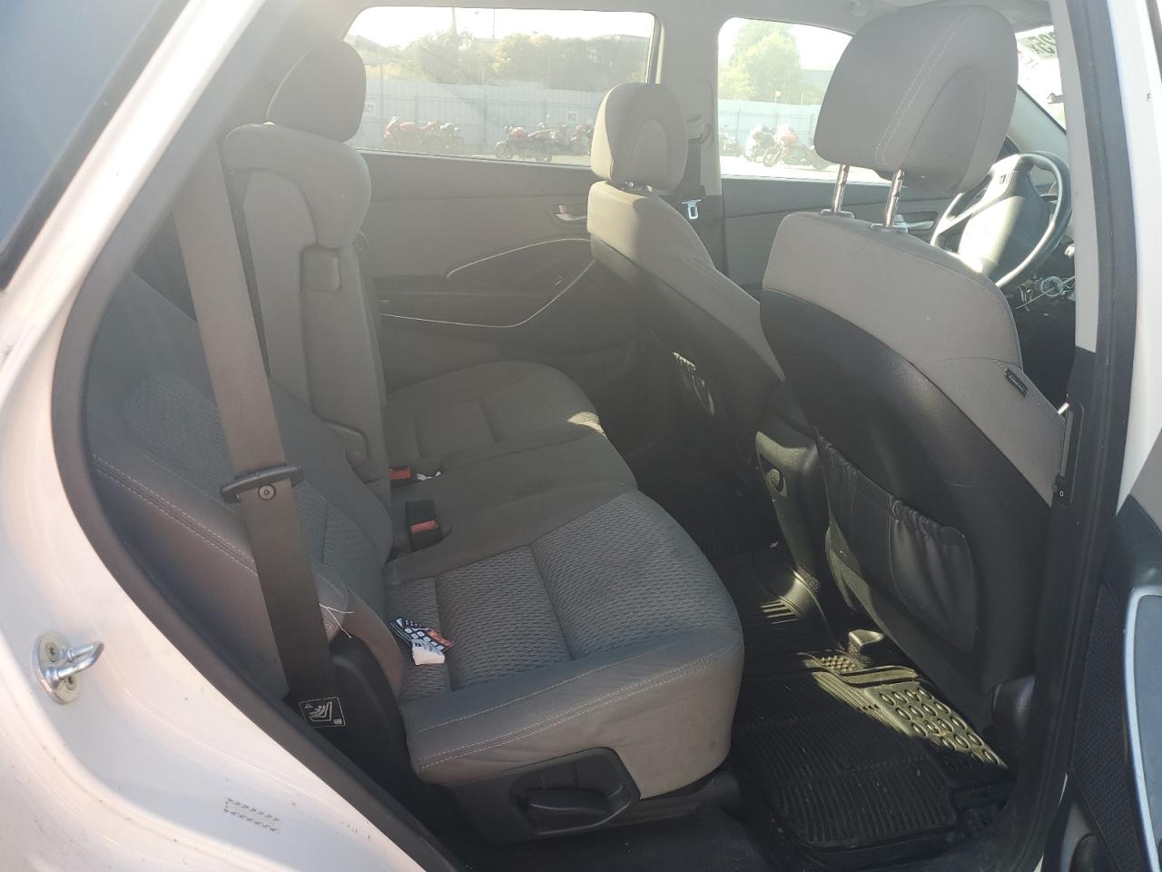 2017 Hyundai Santa Fe Se VIN: KM8SM4HF7HU167758 Lot: 65010225