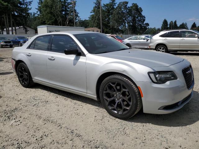  CHRYSLER 300 2019 Srebrny
