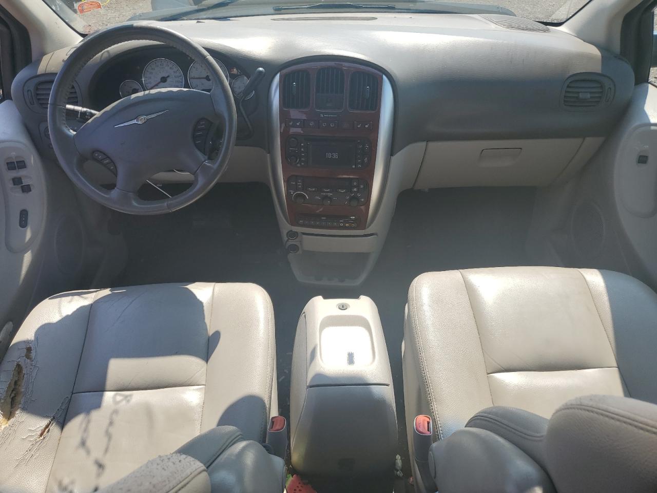 2005 Chrysler Town & Country Limited VIN: 2C4GP64L15R351918 Lot: 63271105
