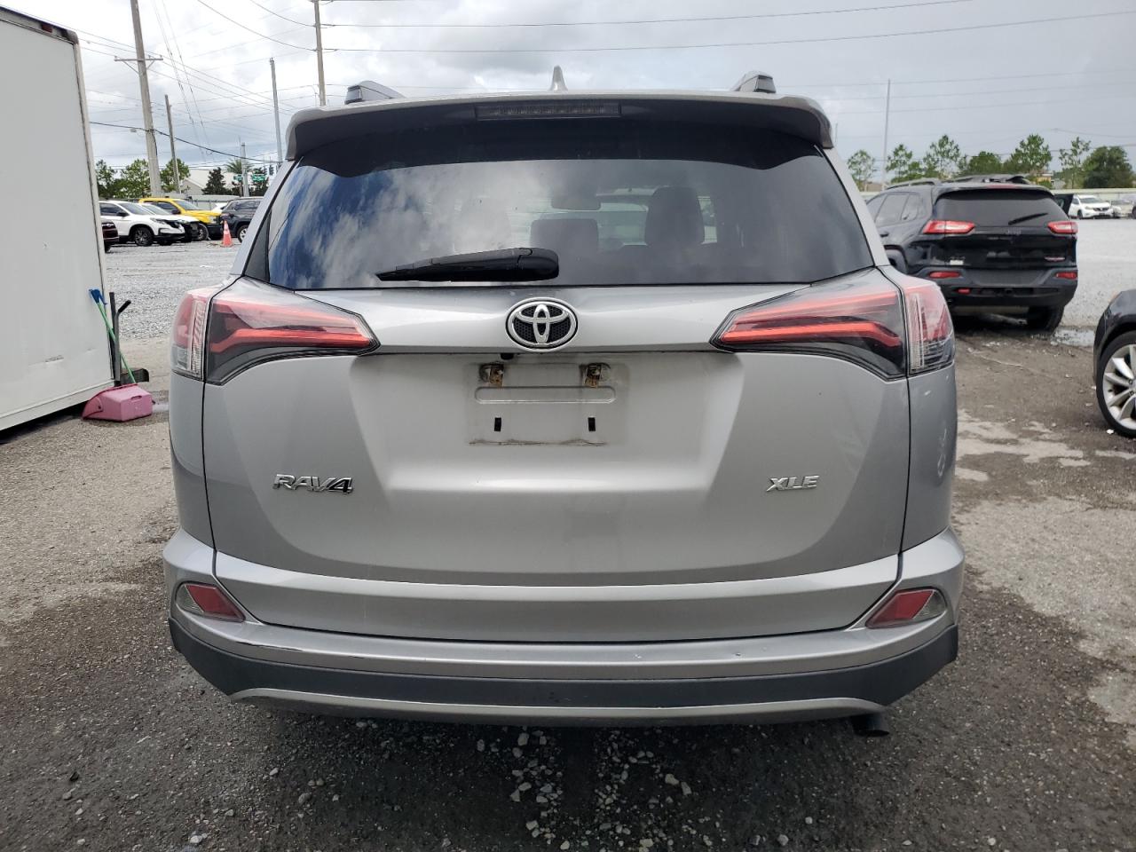 2017 Toyota Rav4 Xle VIN: 2T3WFREV2HW352330 Lot: 62951085