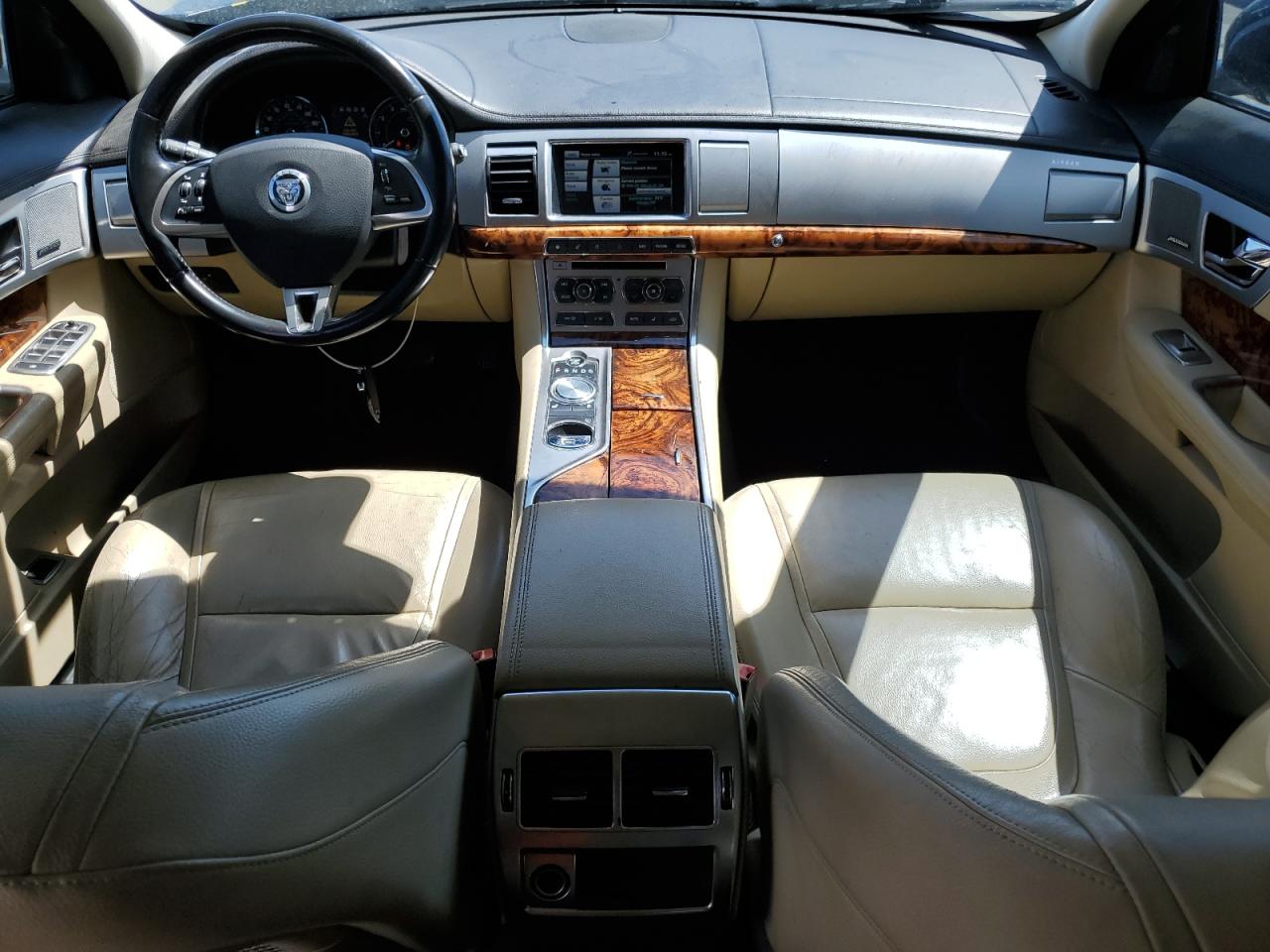 2015 Jaguar Xf 2.0T Premium VIN: SAJWA0FS5FPU77556 Lot: 64901755