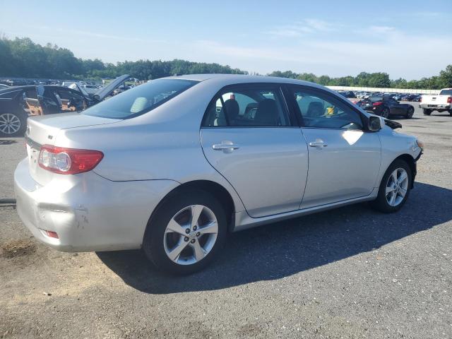 Sedans TOYOTA COROLLA 2013 Srebrny