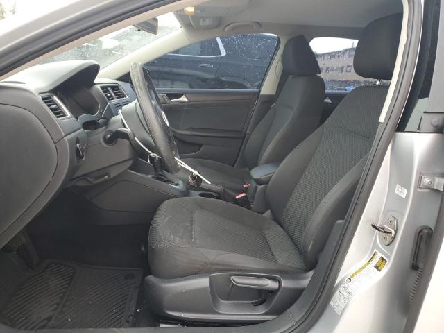 Sedans VOLKSWAGEN JETTA 2014 Srebrny