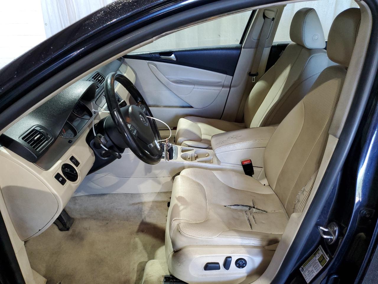 2010 Volkswagen Passat Komfort VIN: WVWJM7AN1AE068033 Lot: 65315545