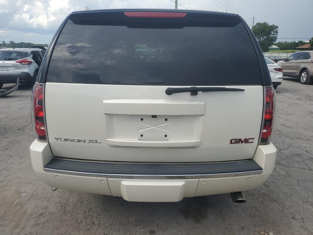 2014 GMC Yukon Xl Denali VIN: 1GKS1MEF4ER177877 Lot: 64712435