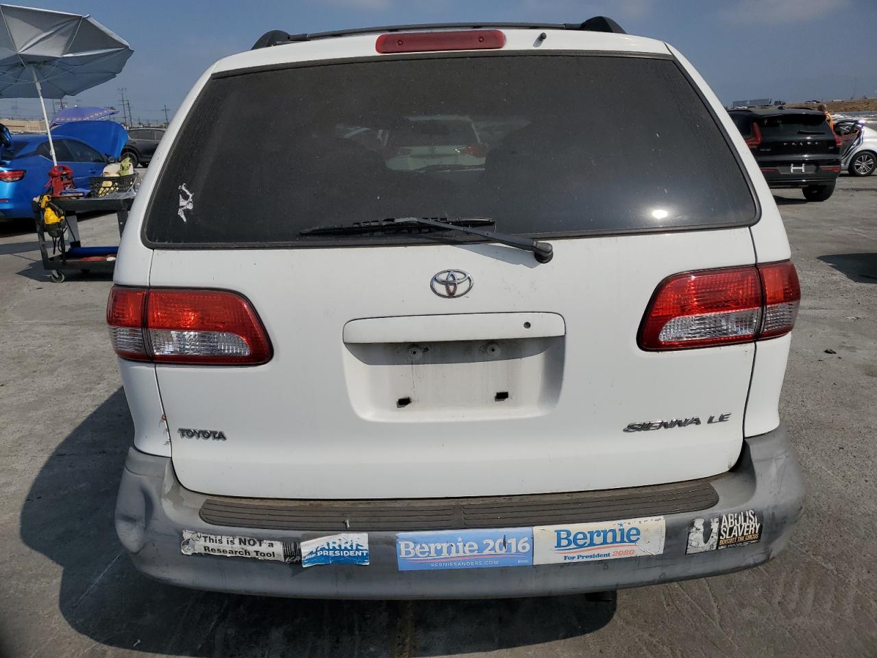 2002 Toyota Sienna Le VIN: 4T3ZF13C82U439950 Lot: 65198235