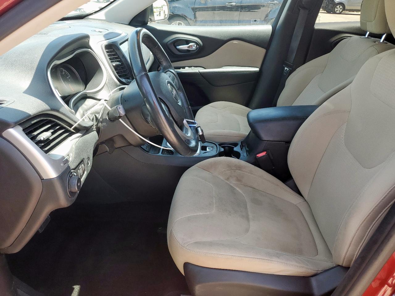 2016 Jeep Cherokee Latitude VIN: 1C4PJLCB9GW136242 Lot: 64960815