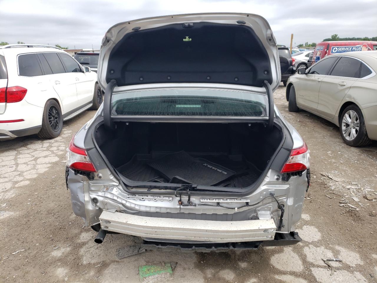 2018 Toyota Camry Le VIN: 4T1B31HK4JU002920 Lot: 65247345