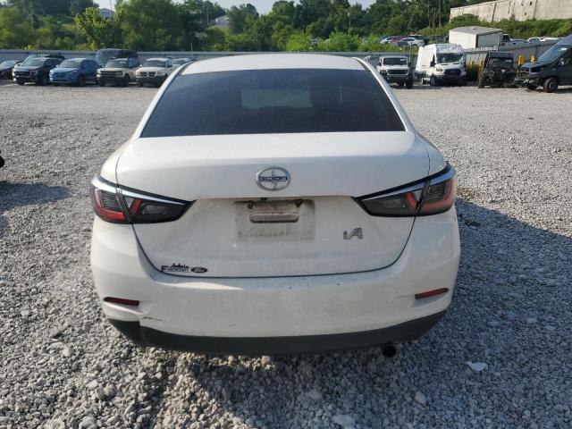 Sedans TOYOTA SCION 2016 White