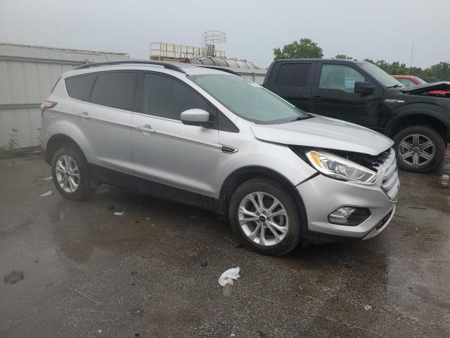  FORD ESCAPE 2018 Srebrny
