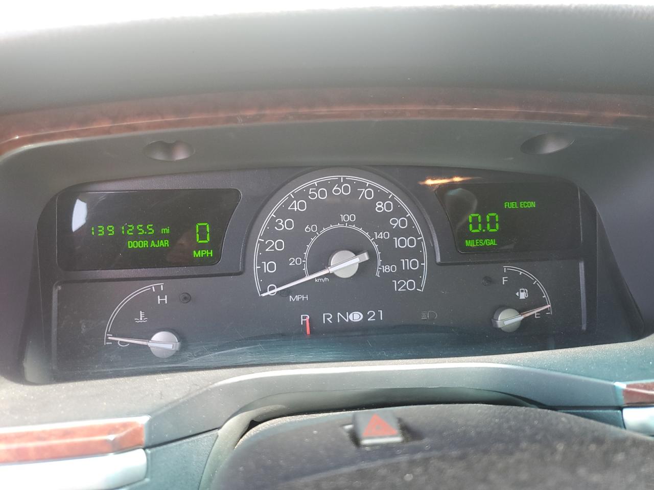 2005 Lincoln Town Car Executive L VIN: 1LNHM84W45Y619127 Lot: 64552345