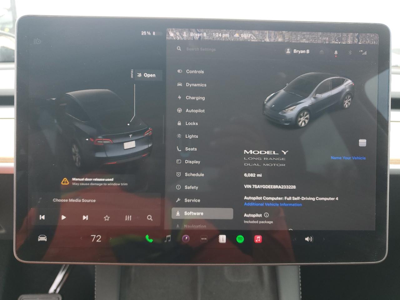 2024 Tesla Model Y VIN: 7SAYGDEE8RA233228 Lot: 64816445