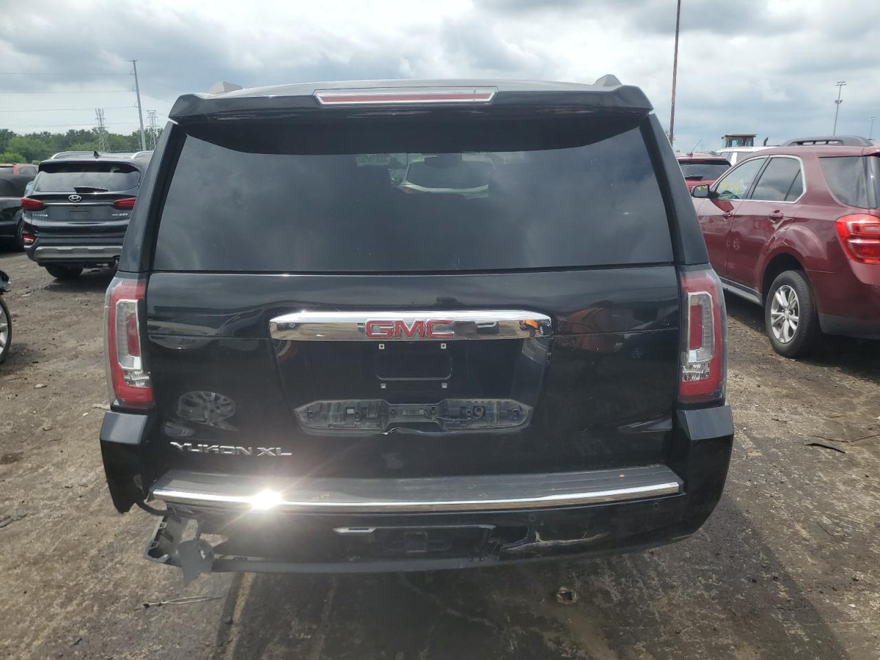 1gks2hkj7hr228712 1GKS2HKJ7HR228712 2017 GMC Yukon Xl Denali