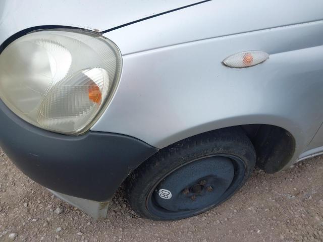 2002 TOYOTA YARIS GS