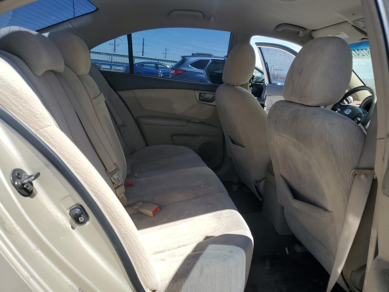 2007 Kia Optima Lx VIN: KNAGE123975136747 Lot: 61872475