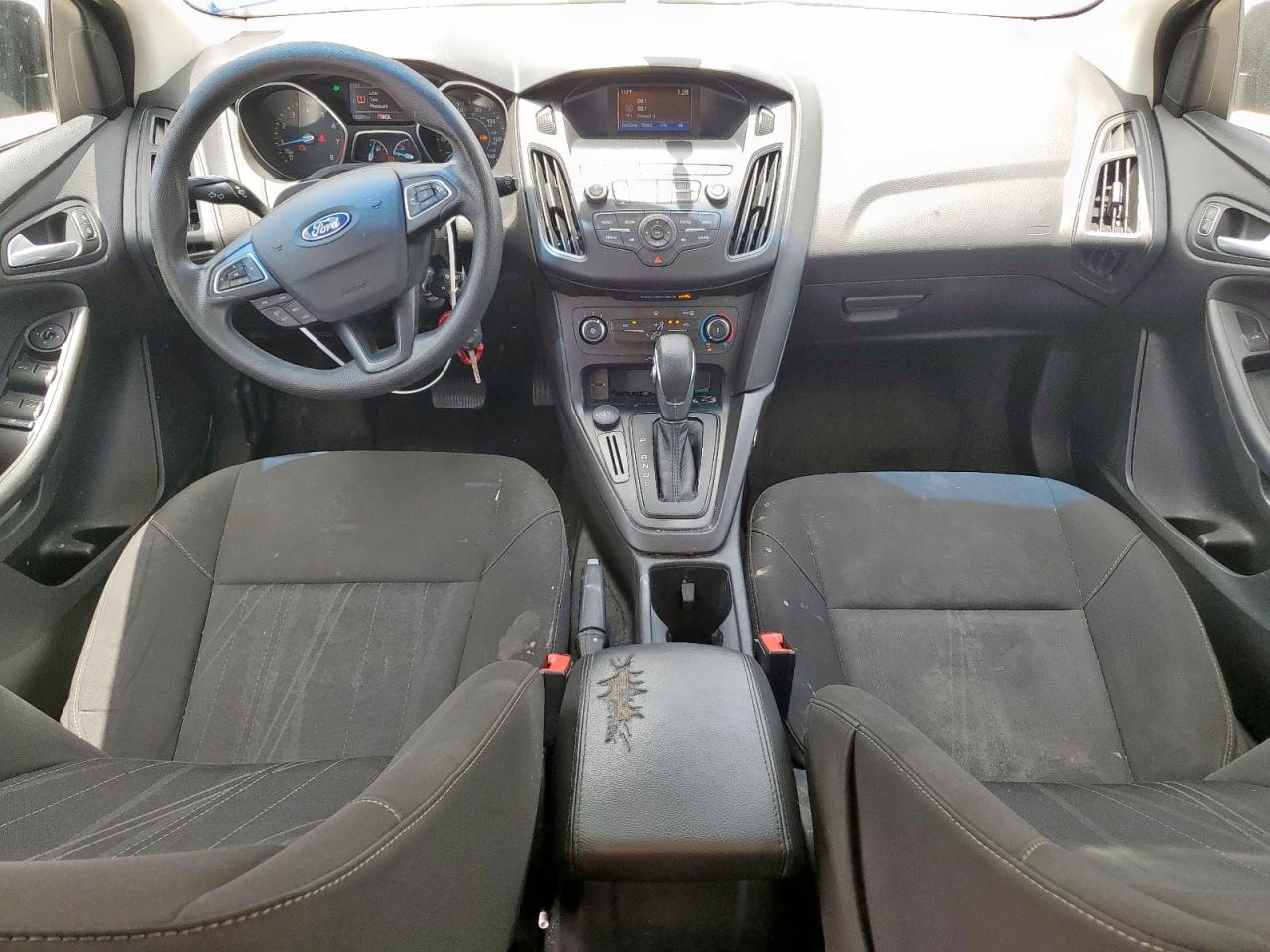2018 Ford Focus Se VIN: 1FADP3K25JL302404 Lot: 63155135