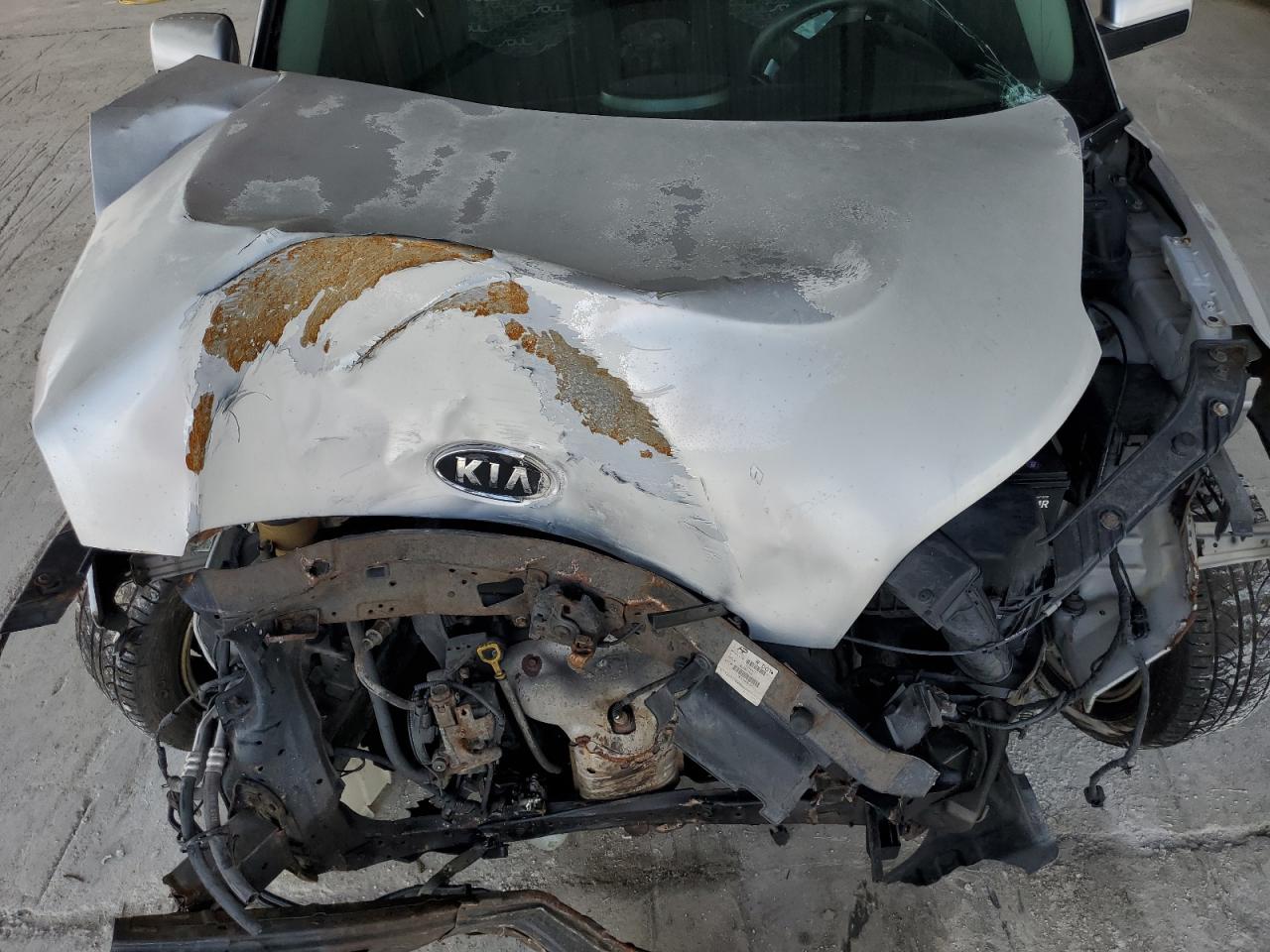 KNDJT2A28B7716565 2011 Kia Soul +