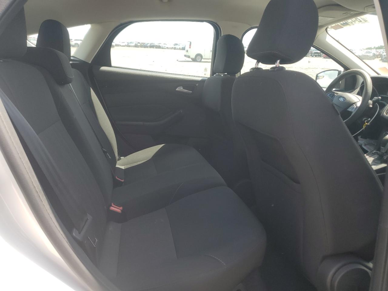 2015 Ford Focus Se VIN: 1FADP3K2XFL364324 Lot: 64502455
