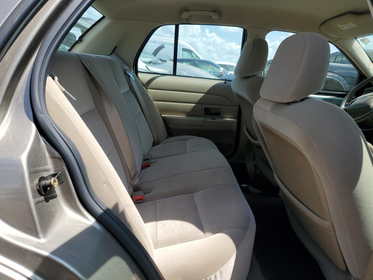 2004 Ford Crown Victoria VIN: 2FAFP73W64X152571 Lot: 63502225