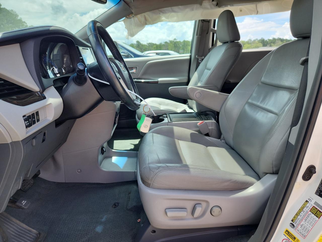2015 Toyota Sienna Xle VIN: 5TDYK3DCXFS687531 Lot: 64926475