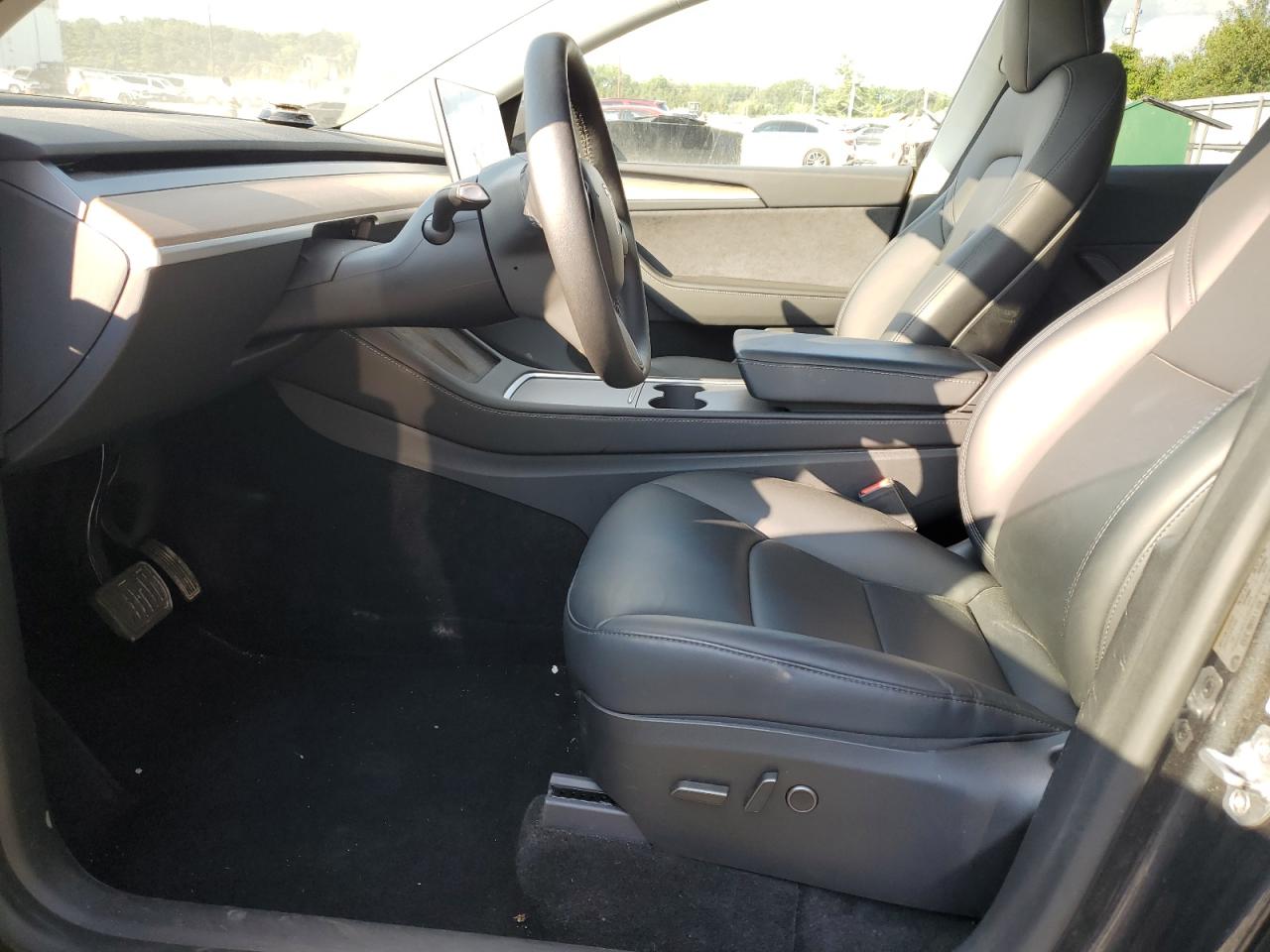 2024 Tesla Model Y VIN: 7SAYGDEE9RA229415 Lot: 65658365