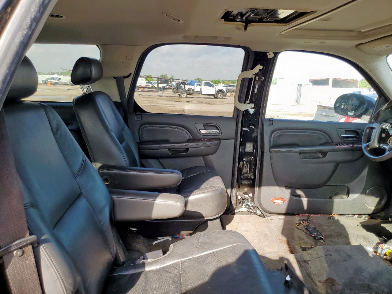 2010 Cadillac Escalade Luxury VIN: 1GYUCBEF7AR200477 Lot: 66367165