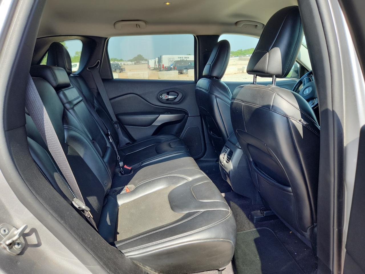 2019 Jeep Cherokee Latitude Plus VIN: 1C4PJLLB4KD215788 Lot: 64242745