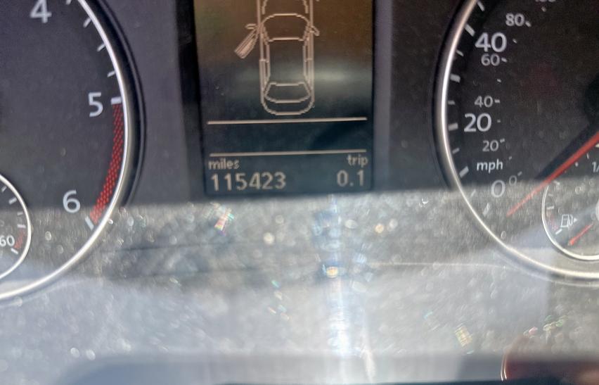 Седаны VOLKSWAGEN PASSAT 2012 Белы