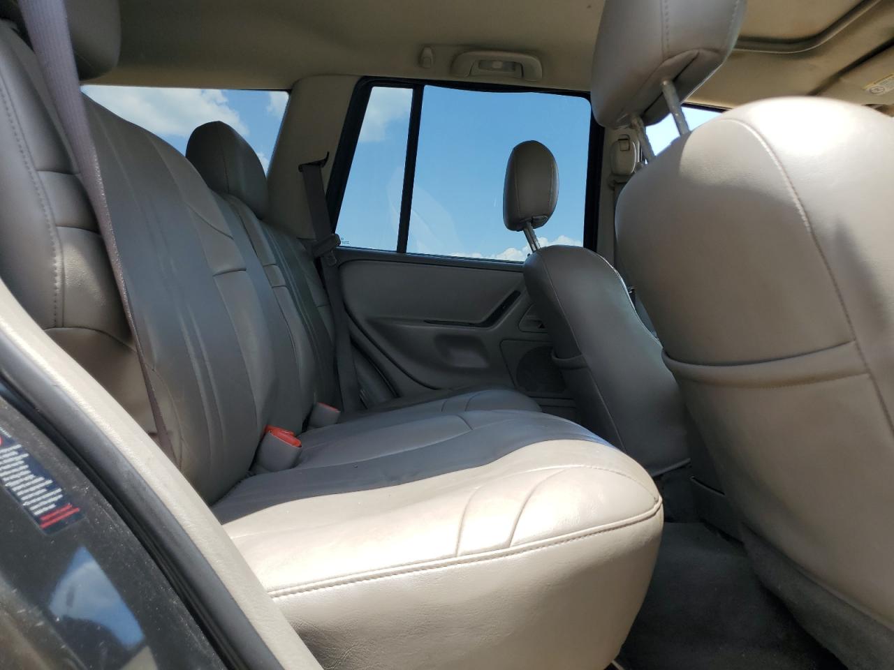 2004 Jeep Grand Cherokee Laredo VIN: 1J8GW48NX4C379140 Lot: 65070305