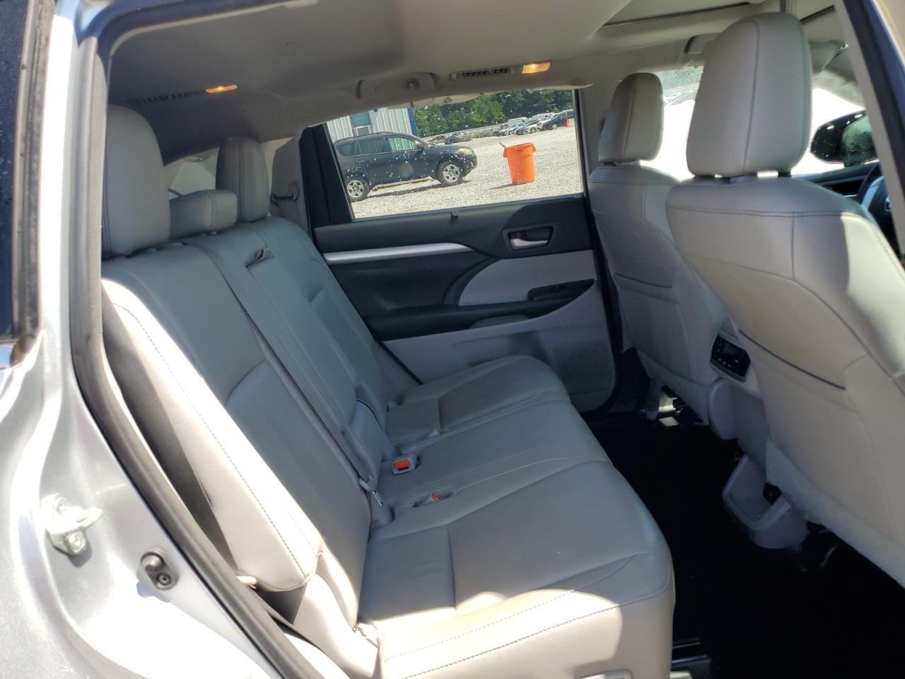 2018 Toyota Highlander Se VIN: 5TDKZRFH8JS532160 Lot: 64756705