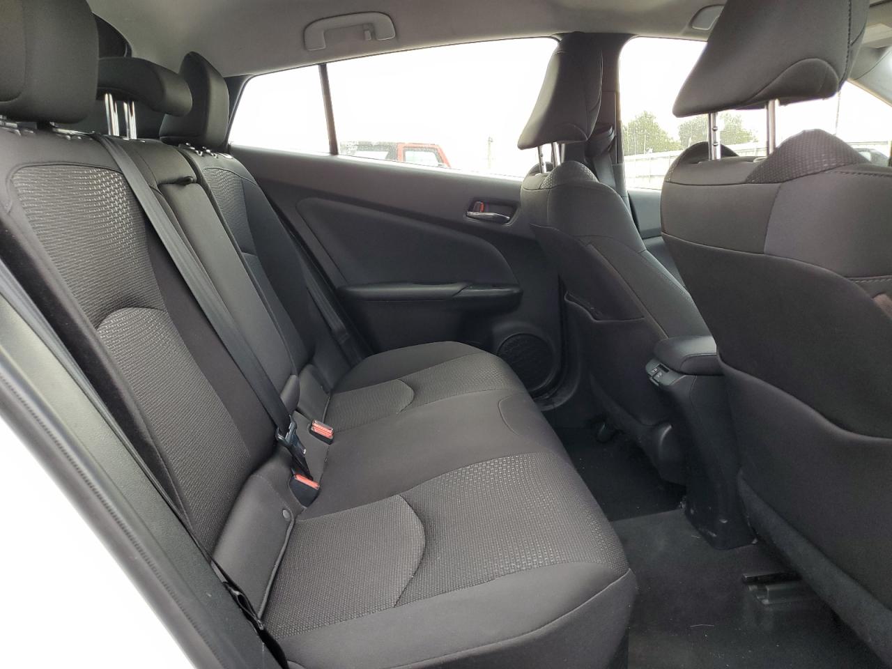 2020 Toyota Prius L VIN: JTDKARFUXL3121884 Lot: 65142145