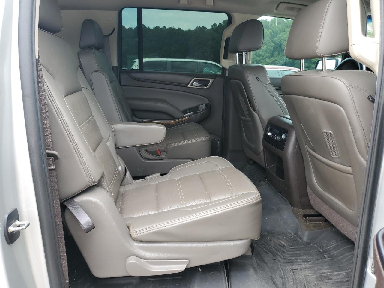 2016 GMC Yukon Xl Denali VIN: 1GKS2HKJXGR133561 Lot: 62336265