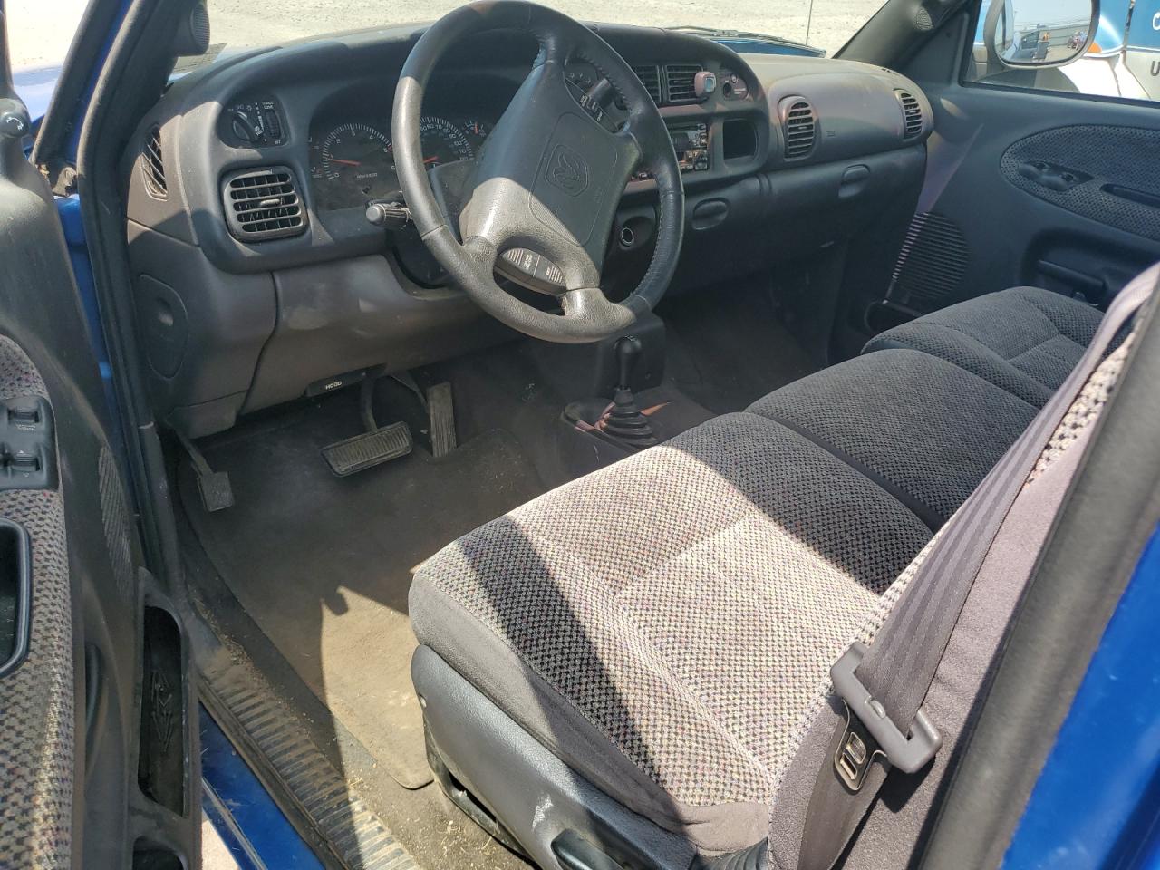 2000 Dodge Ram 1500 VIN: 1B7HF13Z3YJ115182 Lot: 64382325