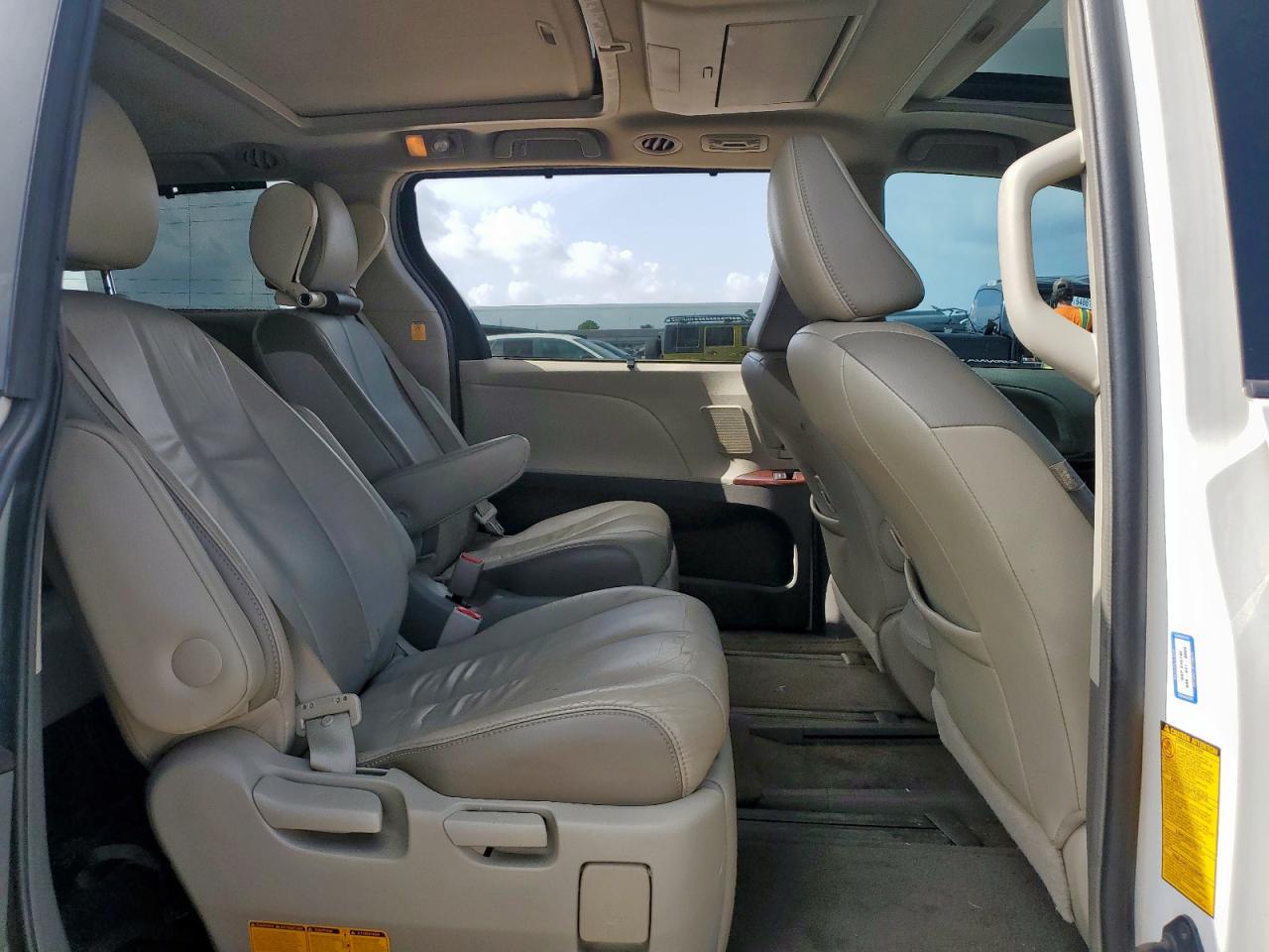 2013 Toyota Sienna Xle VIN: 5TDYK3DC8DS345377 Lot: 63834605