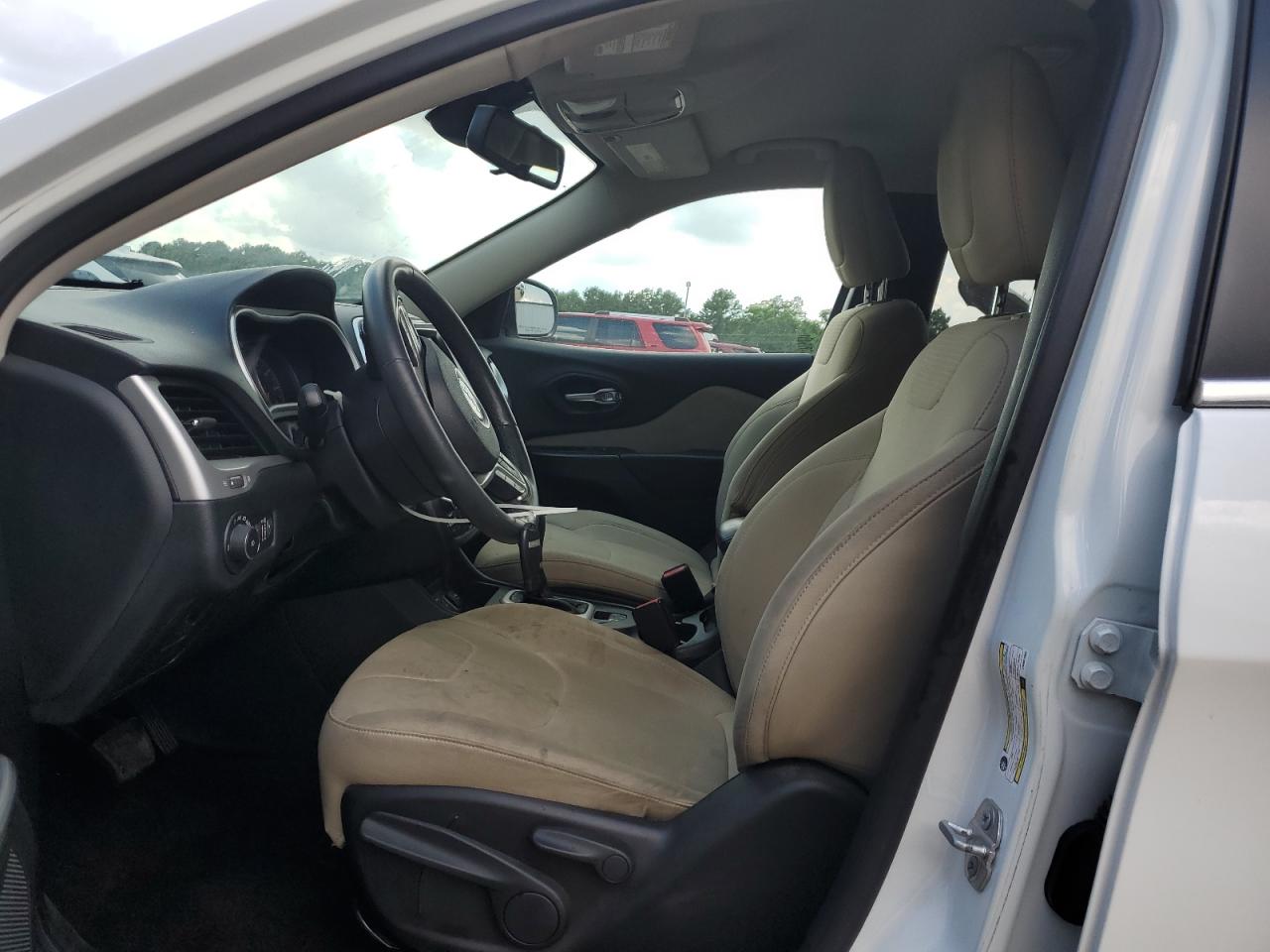 2015 Jeep Cherokee Latitude VIN: 1C4PJLCB0FW631802 Lot: 65800815