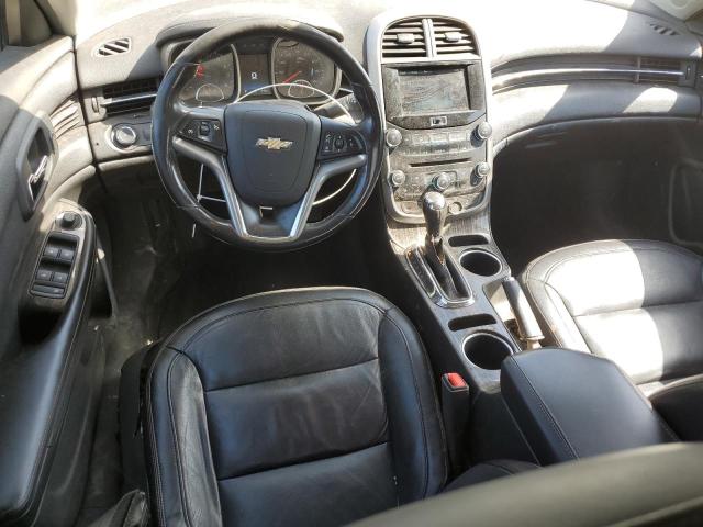 Sedans CHEVROLET MALIBU 2016 Srebrny