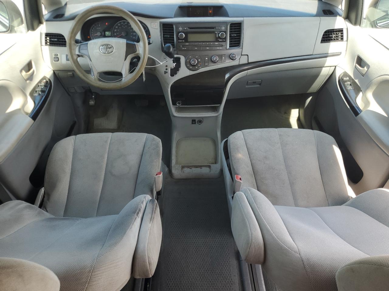 2012 Toyota Sienna Base VIN: 5TDKA3DC8CS011115 Lot: 65171135