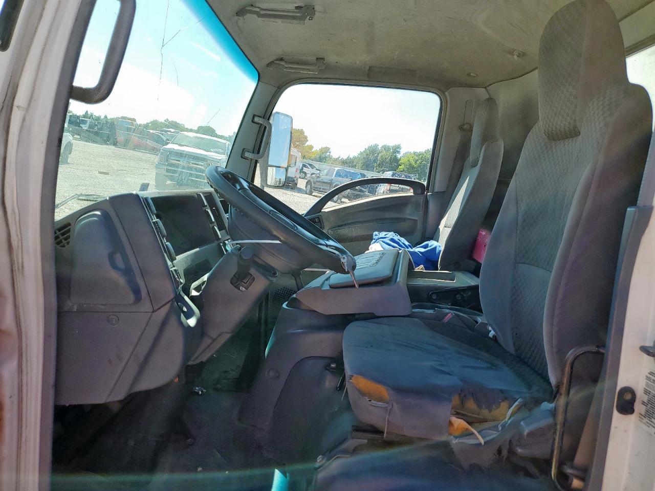 JALE5W163A7900749 2010 Isuzu Nqr