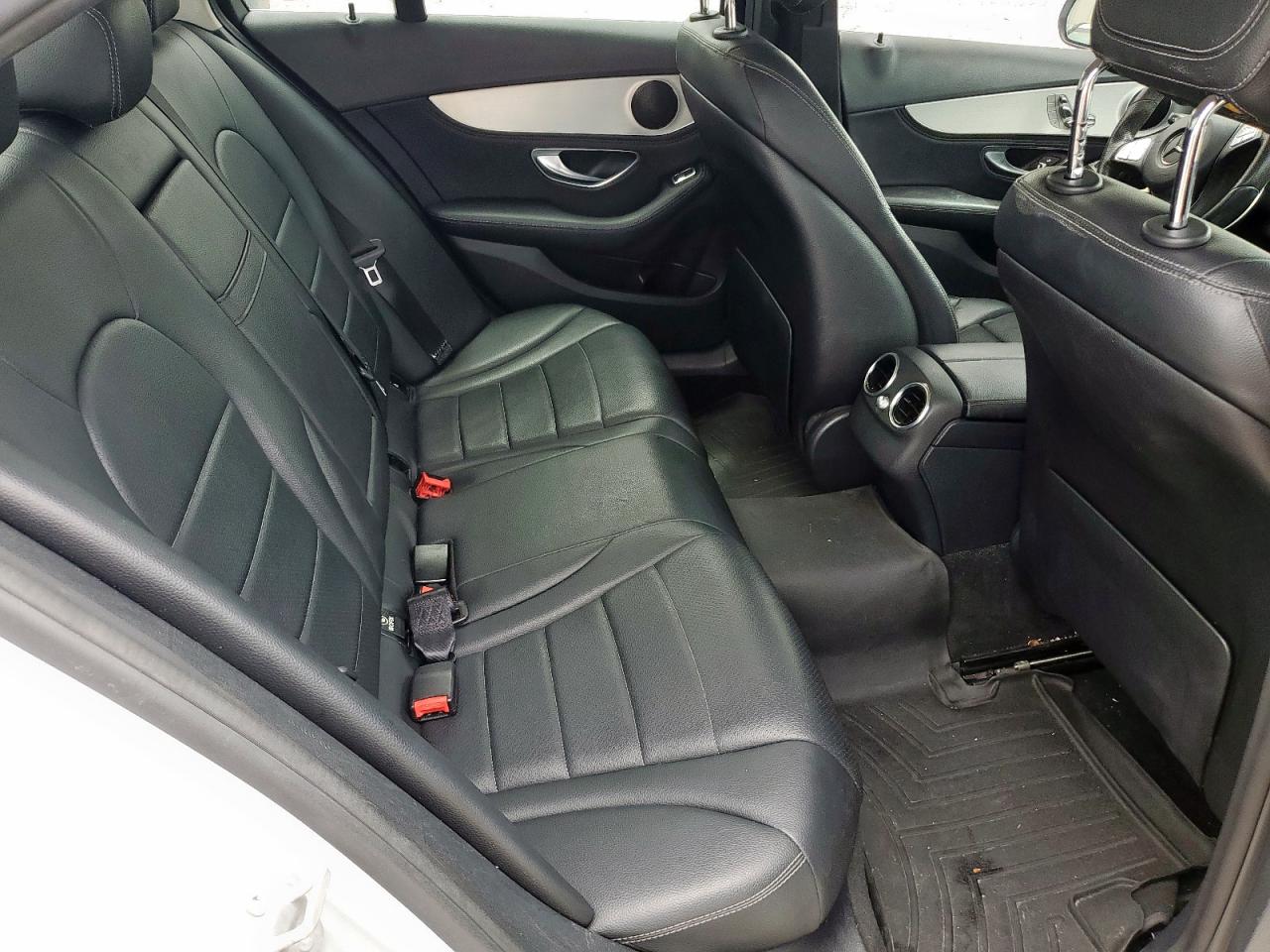 2016 Mercedes-Benz C 300 VIN: 55SWF4JB0GU132721 Lot: 63000105