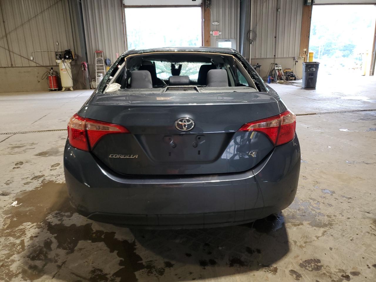 2018 Toyota Corolla L VIN: 2T1BURHE2JC052867 Lot: 63064785