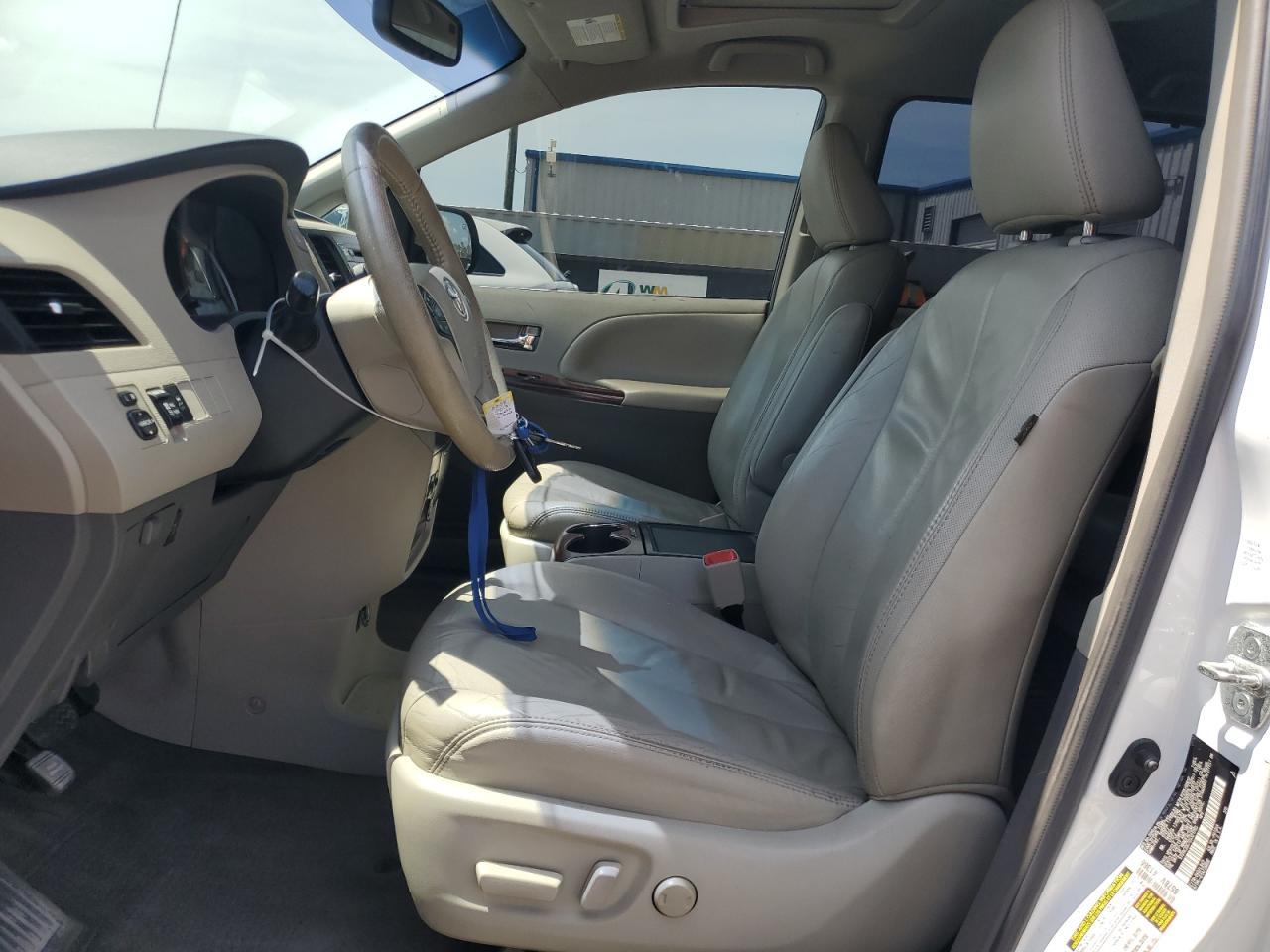 2013 Toyota Sienna Xle VIN: 5TDYK3DC7DS321765 Lot: 64584665