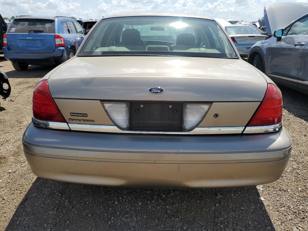 2004 Ford Crown Victoria VIN: 2FAFP73W64X152571 Lot: 63502225
